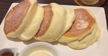 Seuelement 5 étapes pour des pancakes soufflés parfumés vanille